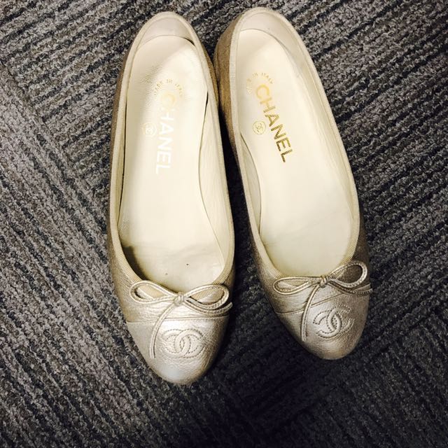 Preloved Authentic Chanel Gold Ballet 