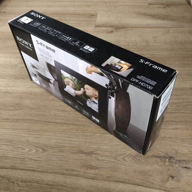 Sony DPFC700 digital photo frame, Furniture & Home Living, Home