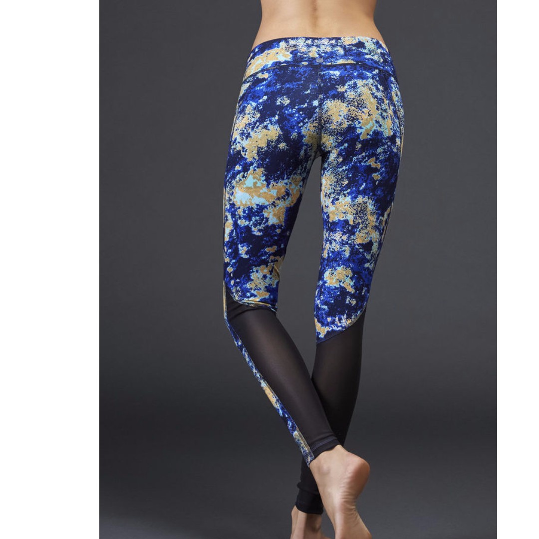 Zobha Cosmo Print Yoga Leggings, 女裝, 褲＆半截裙, 其他下身- Carousell