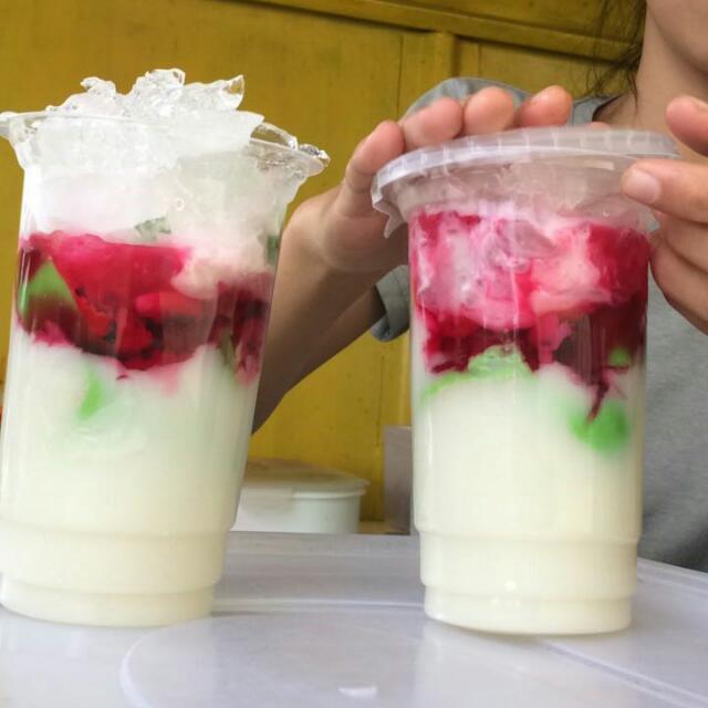 Es Pisang Ijo Ewako Makanan Minuman Makanan Instan Di Carousell