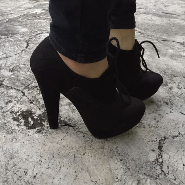 payless black ankle boots