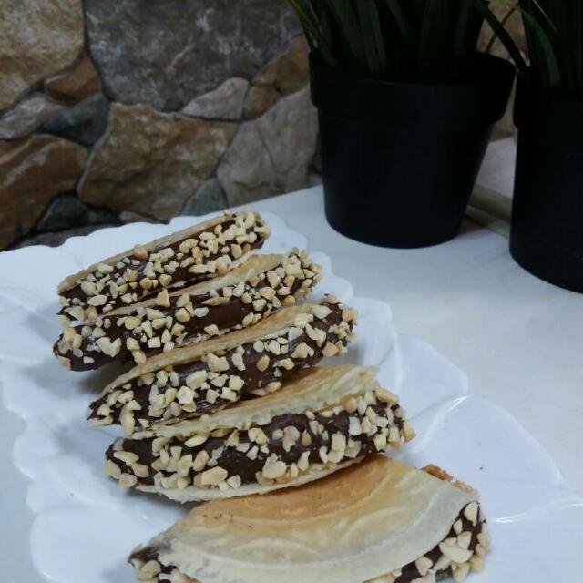 Kuih Kapit Berinti Food Drinks Baked Goods On Carousell