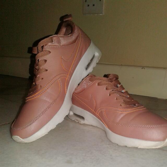 harga sepatu nike airmax