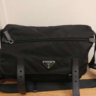 正貨 Prada 斜背包/降落傘包