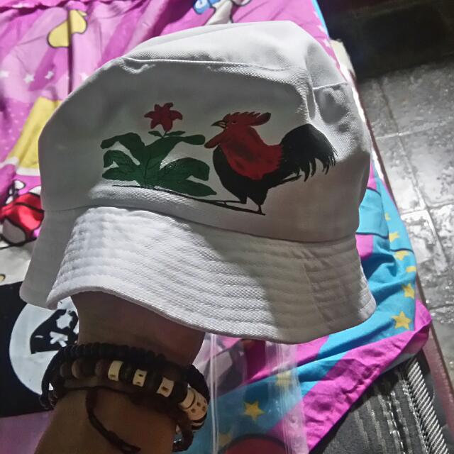 bucket hat ayam jago