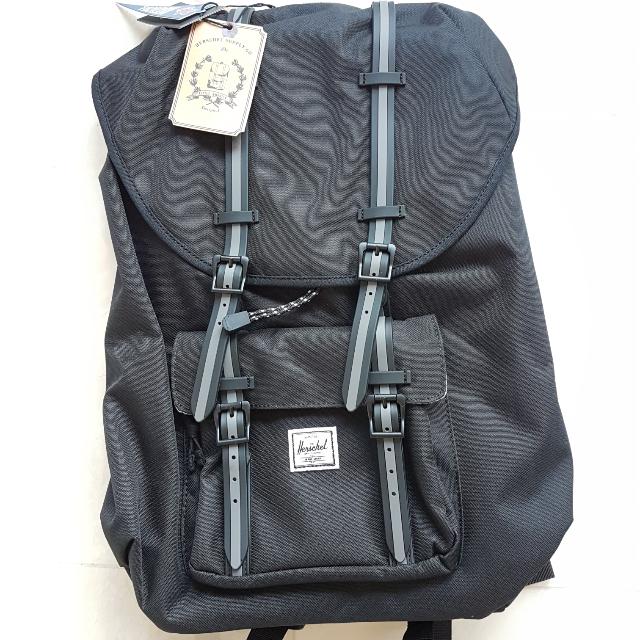 herschel little america 23.5 l