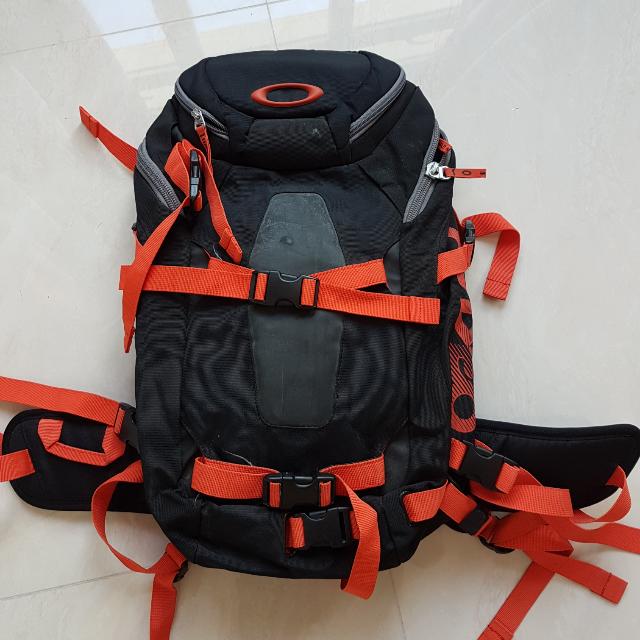 Oakley sales snowmad backpack