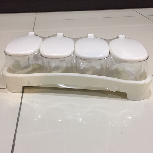 Plastic Container (Category: Food Organisation & Storage) located in Subang Jaya. Submitted by coffeetee (Listing ID 117932052, Image 2). Description: .