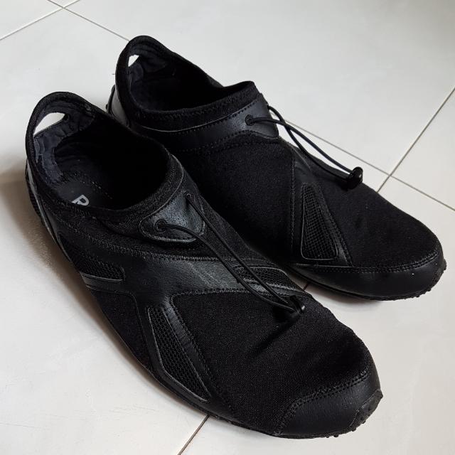 Reebok water top shoes