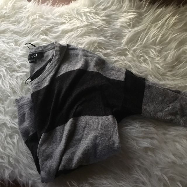 F21 Knit Sweater (Category: Coats, Jackets and Outerwear) located in Quezon City. Submitted by rawspeace (Listing ID 118088413, Image 2). Description: .