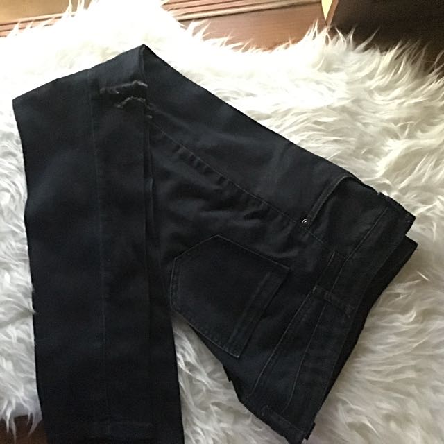 F21 Ripped Jeans (Category: Jeans) located in Quezon City. Submitted by rawspeace (Listing ID 118100352, Image 1). Description: .