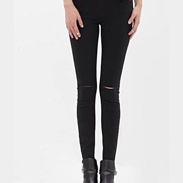 F21 Ripped Jeans (Category: Jeans) located in Quezon City. Submitted by rawspeace (Listing ID 118100352, Image 2). Description: .
