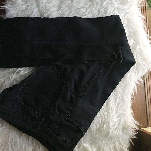 F21 Ripped Jeans (Category: Jeans) located in Quezon City. Submitted by rawspeace (Listing ID 118100352, Image 3). Description: .