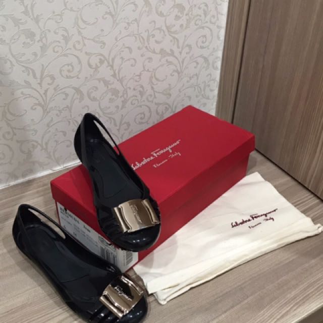 harga salvatore ferragamo jelly shoes
