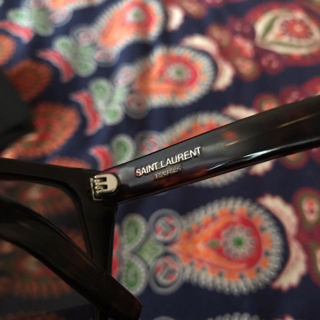 Saint laurent cheap kim kardashian sunglasses