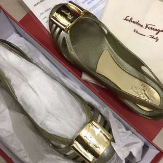 salvatore ferraggamo bermuda jelly shoes mirror