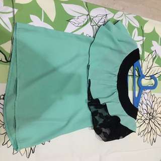 TOSCA BLACK LACE RUFFLE SABRINA