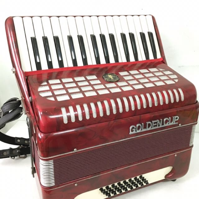 Accordion 32 Bass Hobbies Toys Music Media Musical Instruments On Carousell