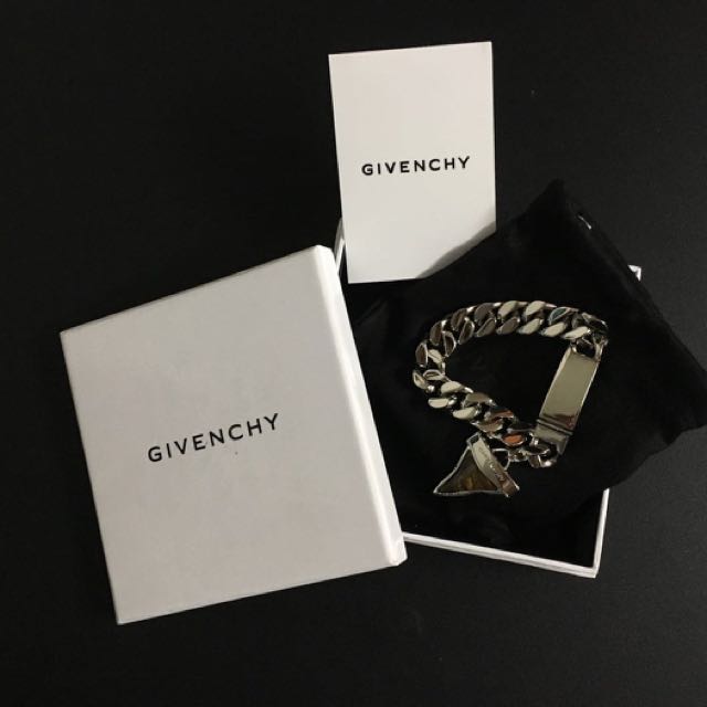 Givenchy shark on sale tooth bracelet