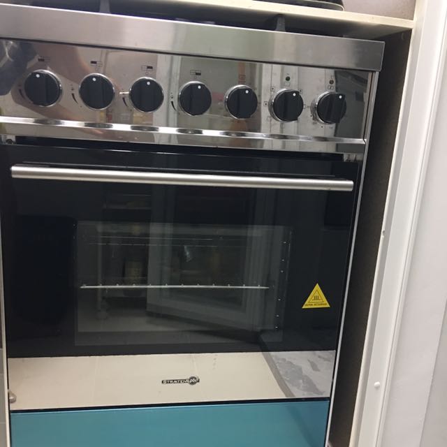 Straaten Stand Alone Cooker With Oven, TV & Home Appliances, Kitchen Appliances, Hobs & Hoods on