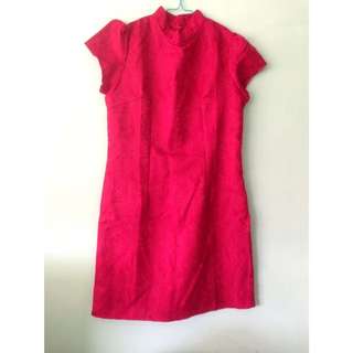 dress merah