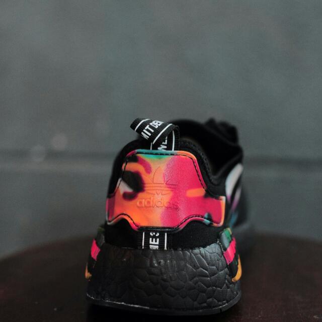 kaws nmd