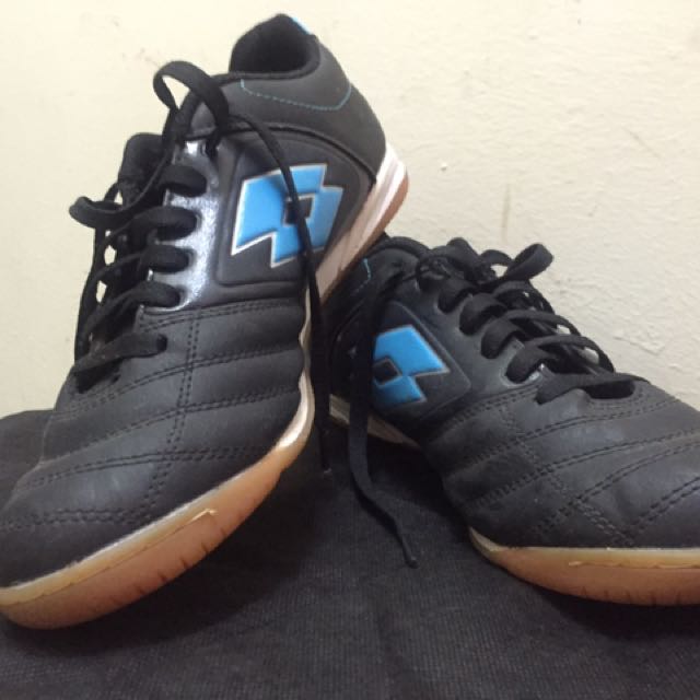 lotto futsal shoes