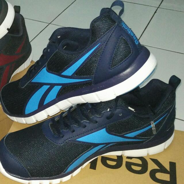 sepatu sport reebok pria