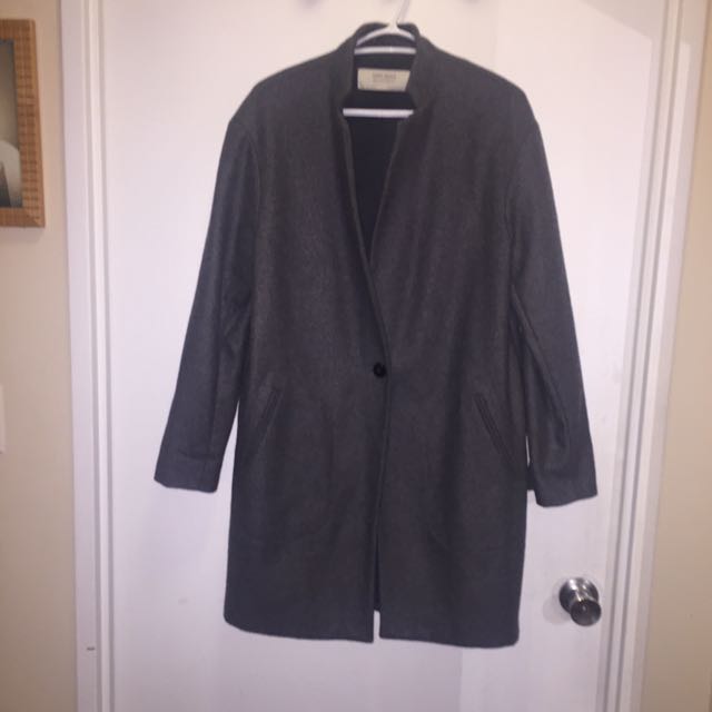 Zara Basic Jacket (Category: Clothes) located in Toronto. Submitted by shukms (Listing ID 118510162, Image 1). Description: .
