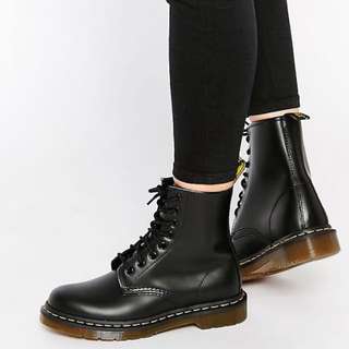Dr Martens Modern Classics Smooth 1460 8 Eye Boots Dr Martens Modern Classics Smooth 1460 8 Eye Boots