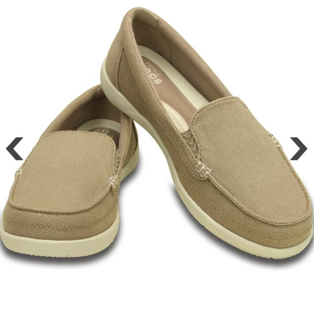 Crocs Women s Walu II Canvas Loafer