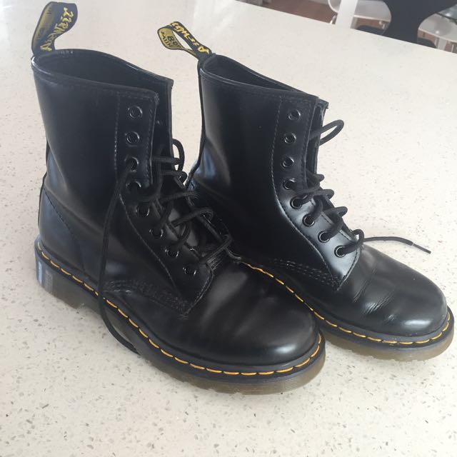 Dr martens modern classic smooth hotsell