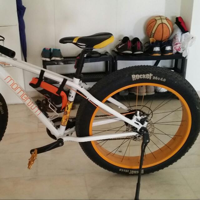 GIANT Momentum Fat Bike, Sports Equipment, Bicycles & Parts, Bicycles