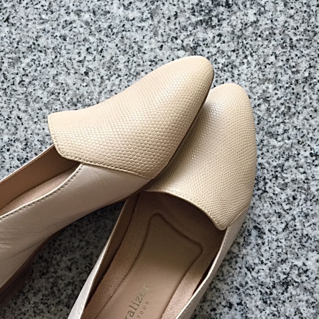 Naturalizer Nude Light Beige Flats Women s Fashion Footwear Flats on Carousell