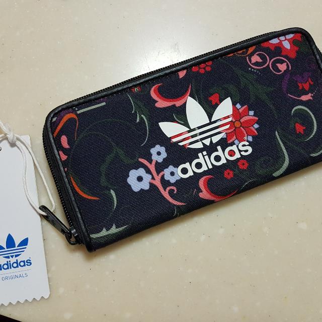 Adidas Wallet Moscow, Women's Fashion, Bags \u0026 Wallets on Carousell