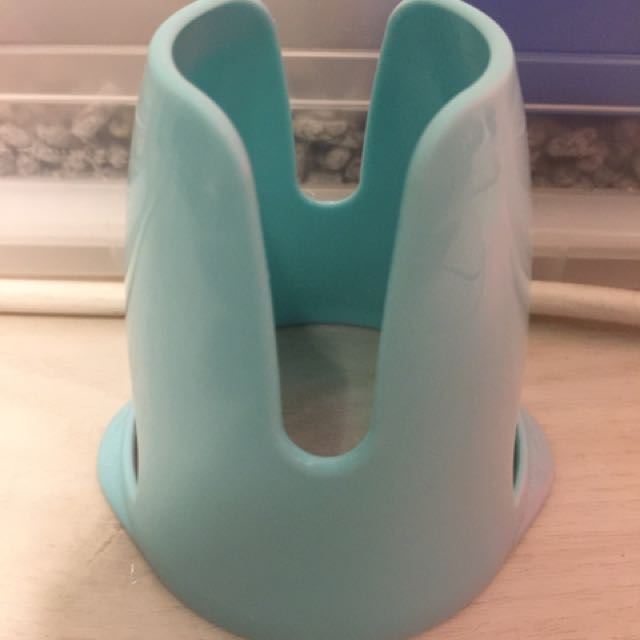 hamster bottle stand
