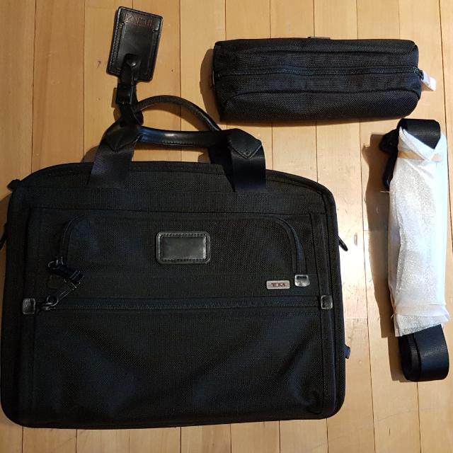 Tumi alpha 2 small screen expandable laptop brief 2025