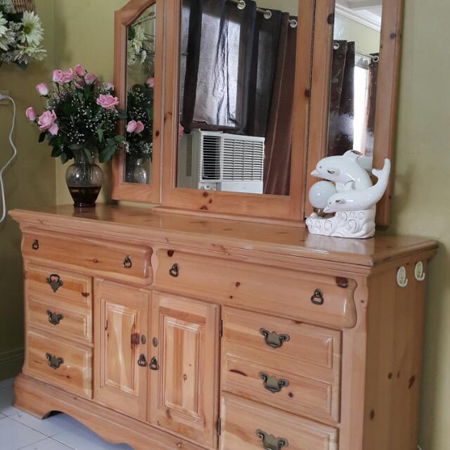 Beautiful cherry oak dresser with folding mirror., Babies & Kids, Baby