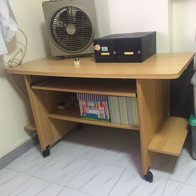 Computer Table / Desk (Category: Tables & Sets) located in Singapore. Submitted by nice.find (Listing ID 119107397, Image 1). Description: .