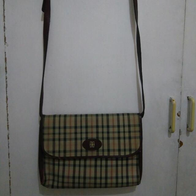 daks sling bag price