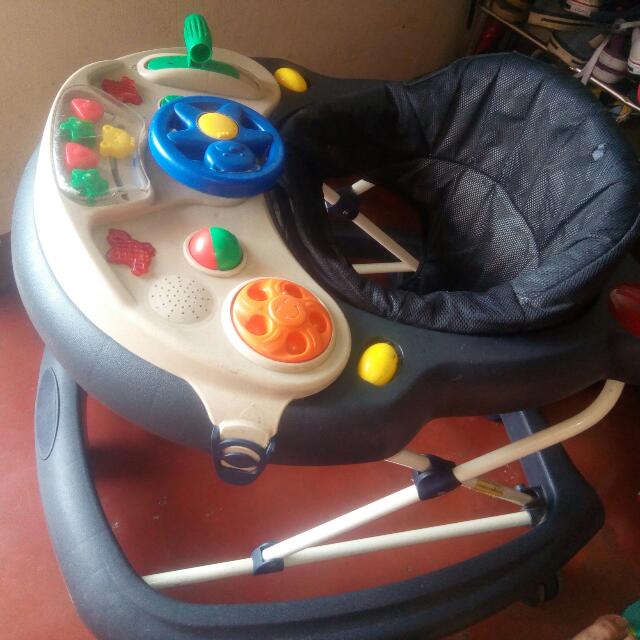 Graco Baby Walker, Babies & Kids, Going Out, Strollers on Carousell
