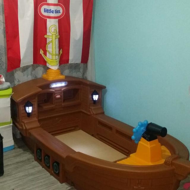 Little Tikes Pirate Ship Bed, Babies & Kids, Baby Nursery & Kids
