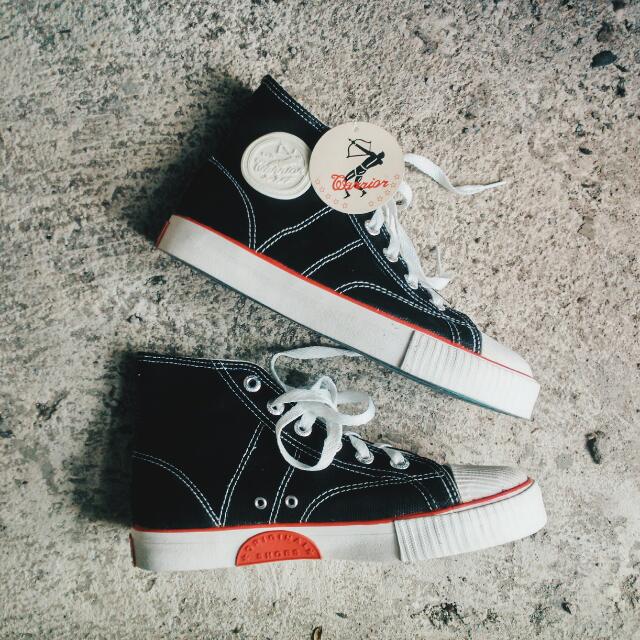 Sepatu Warrior Classic Jadul Vintage Fesyen Wanita Sepatu Di Carousell