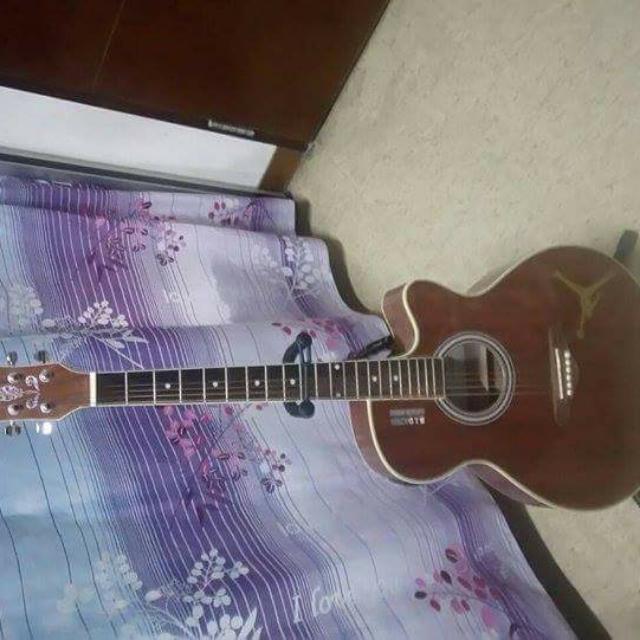 Bid guitar on sale