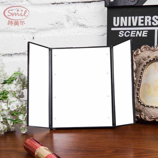 Mirror With Led Light (Category: Makeup) located in Manila. Submitted by everythinchic (Listing ID 119529468, Image 1). Description: .