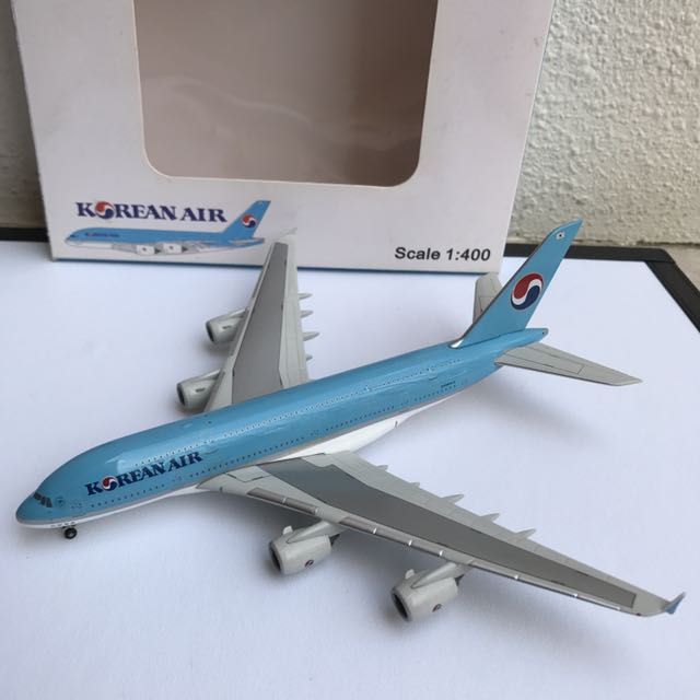 korean air toy plane