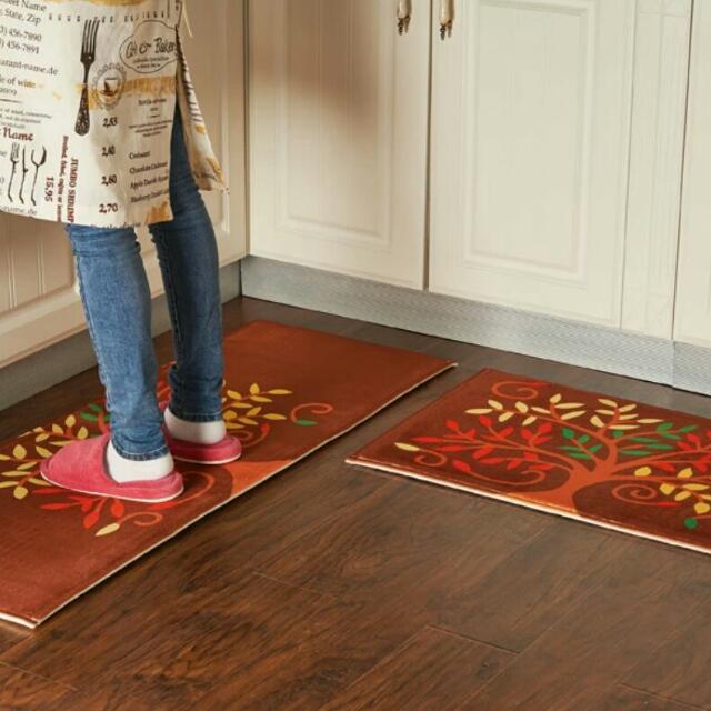 Alas Kaki Set Peralatan Dapur Di Carou