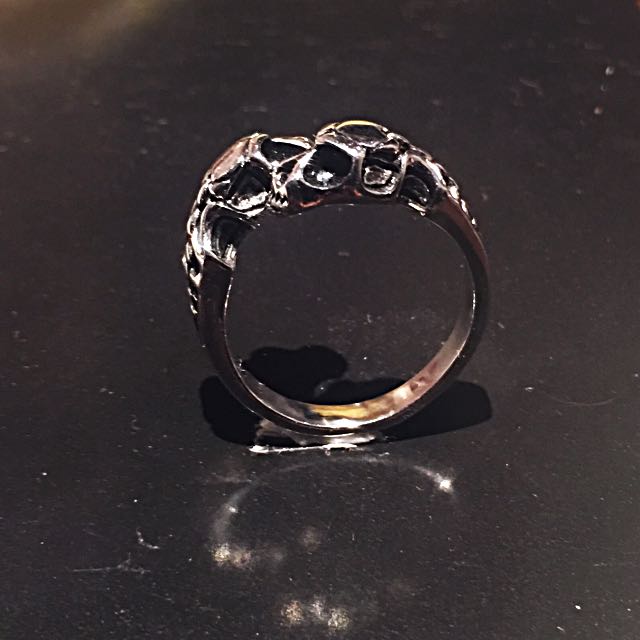 Double Skeleton Adjustable Ring （分類：鞋墊及飾物）位於 Hong Kong。 由 msudgnsis678 提交（商品編號 119737007，圖片 2）。簡介： 。