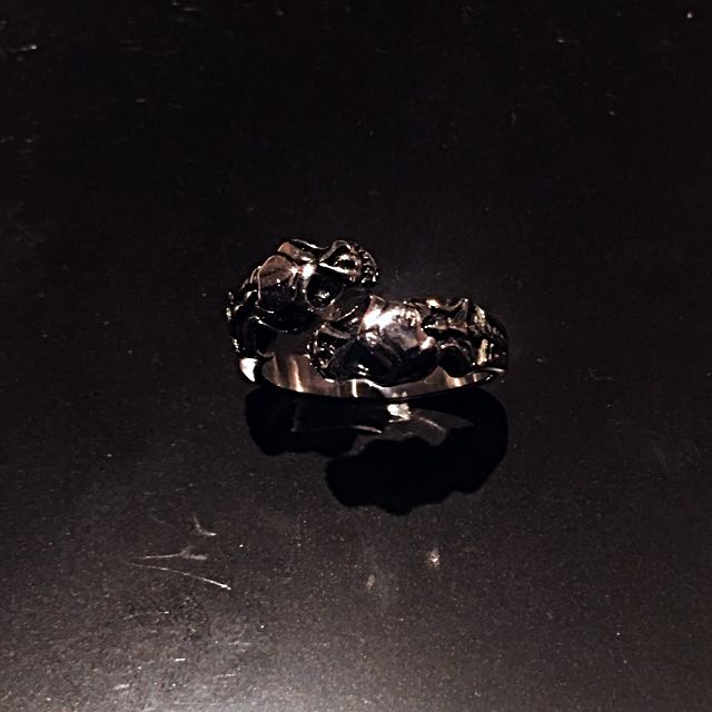 Double Skeleton Adjustable Ring （分類：鞋墊及飾物）位於 Hong Kong。 由 msudgnsis678 提交（商品編號 119737007，圖片 1）。簡介： 。