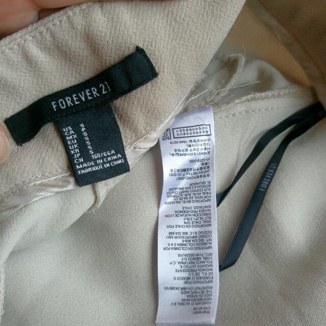 Forever 21 Shorts (Category: Shorts) located in Quezon City. Submitted by misspee (Listing ID 119785141, Image 3). Description: .
